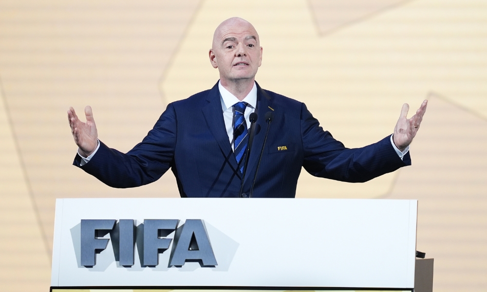 露出他对自 露出他对自